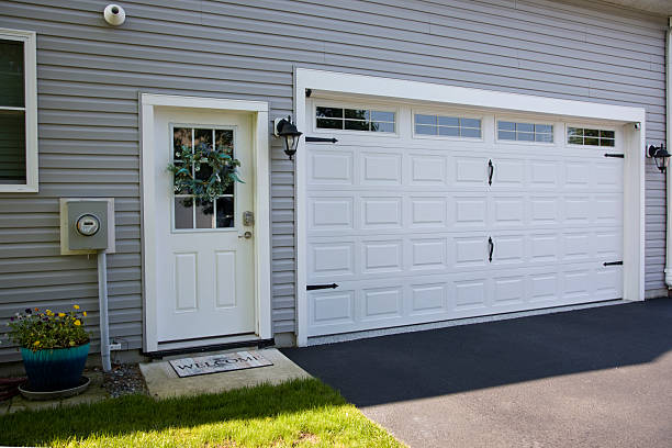 24/7 Emergency Garage Door Panel Replacement experts in Nokomis, IL